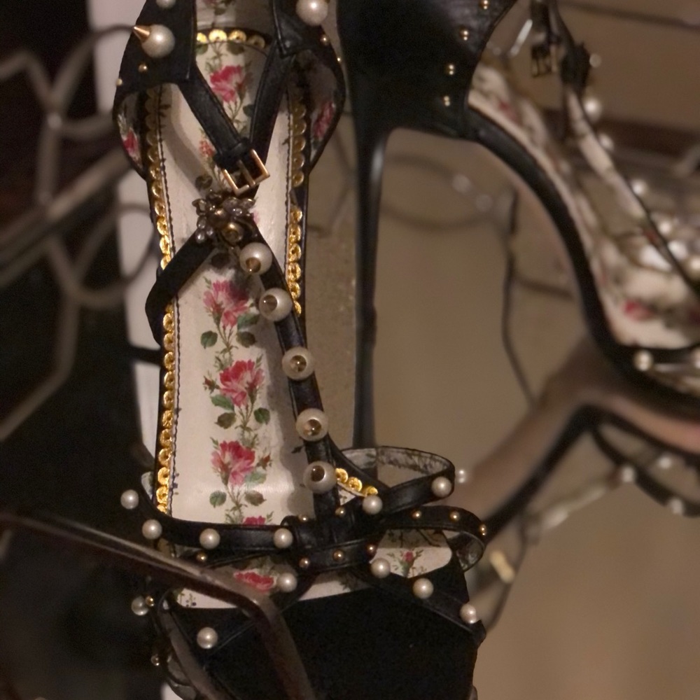 Gucci Regina Pearl Sandals - Picture 5 of 5